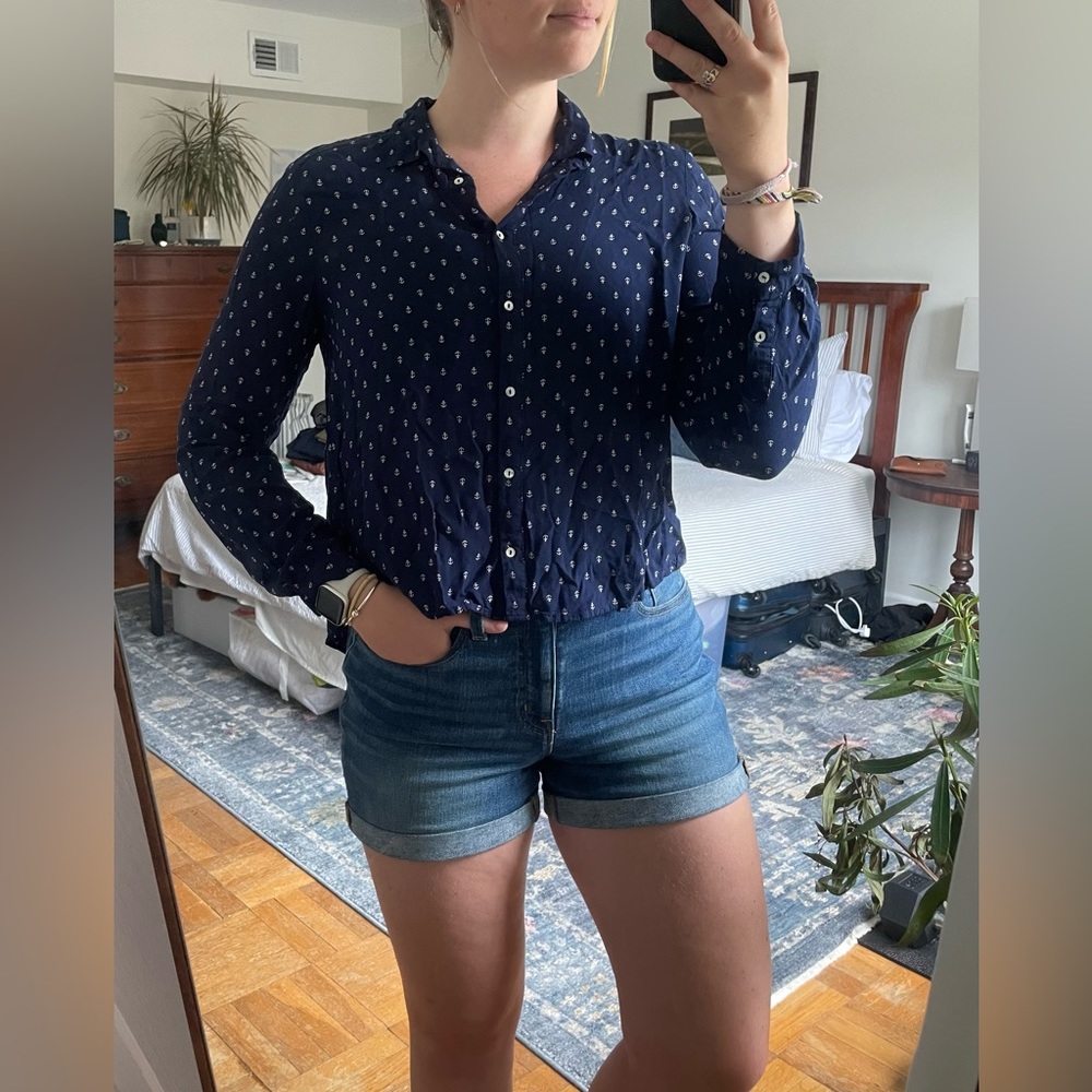 Zara Cropped Flowy Blouse, Navy blue with cream anchors